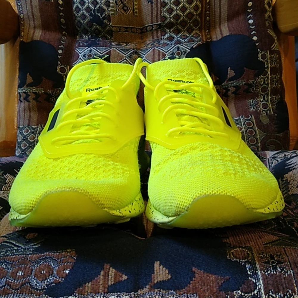 Reebok Zoku Runner Ultra Knit Is, BS56313 Solar Yellow Black White Men's Sz 9.5 - Picture 3 of 11